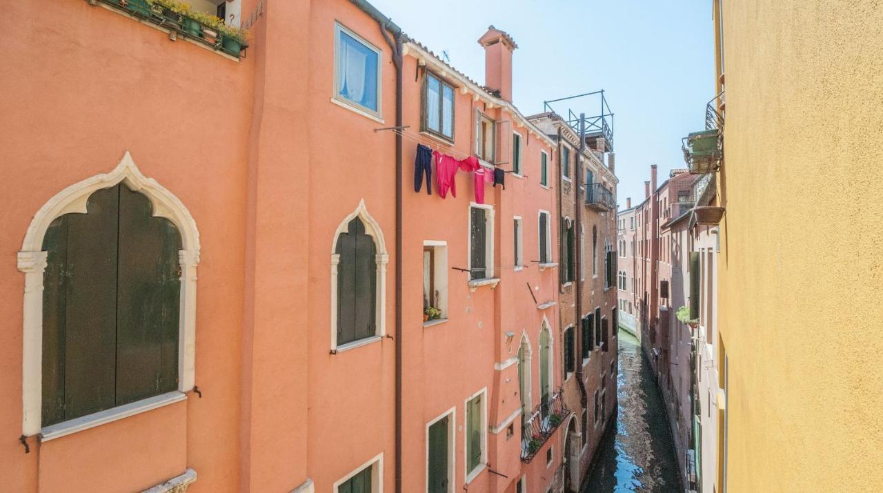 Stylish Renovated Apartment In The Heart Of The City Venedig Eksteriør billede